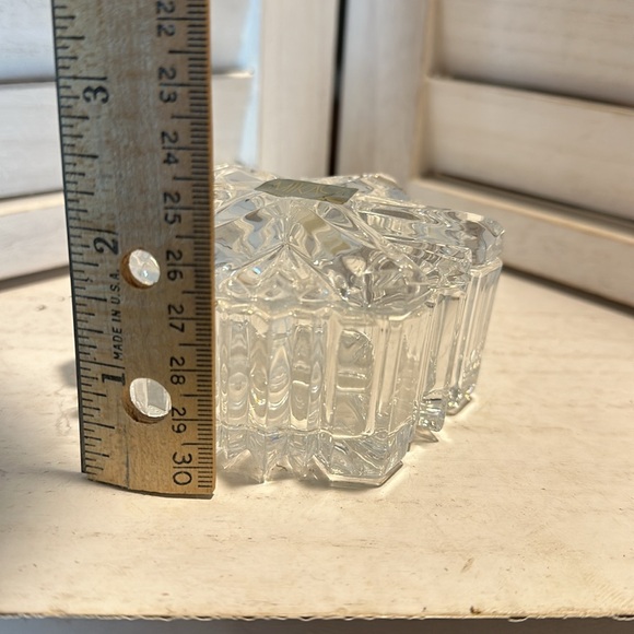 Mikasa Nature's Song snowflake covered glass box - Picture 5 of 5